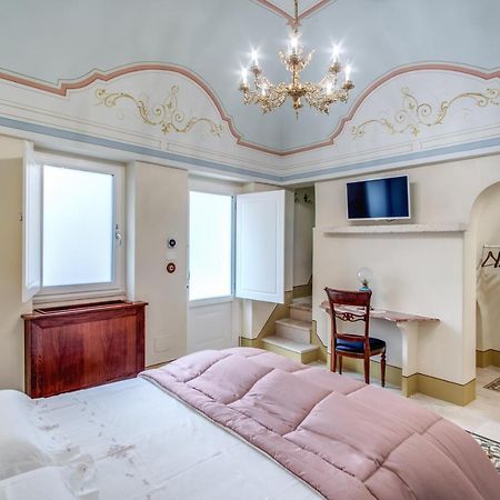 オストゥーニ Palazzo Stunis - Dimora Di Charme Bed & Breakfast エクステリア 写真