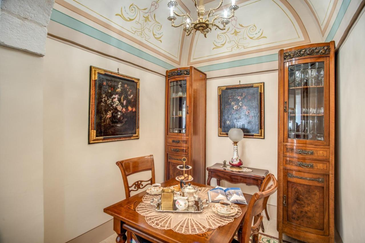 オストゥーニ Palazzo Stunis - Dimora Di Charme Bed & Breakfast エクステリア 写真