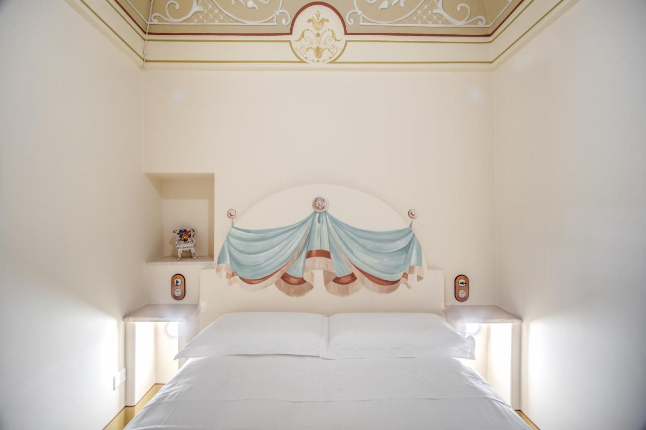 オストゥーニ Palazzo Stunis - Dimora Di Charme Bed & Breakfast エクステリア 写真