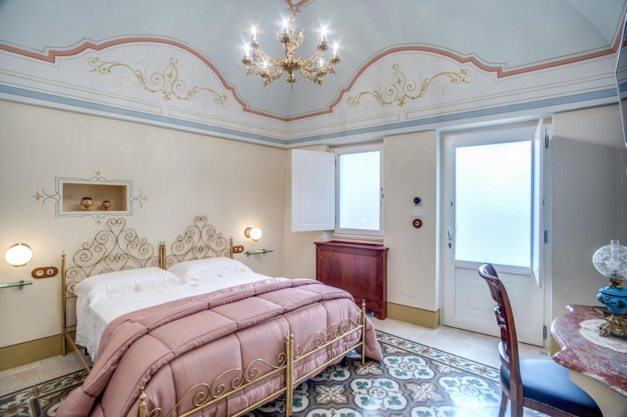 オストゥーニ Palazzo Stunis - Dimora Di Charme Bed & Breakfast エクステリア 写真
