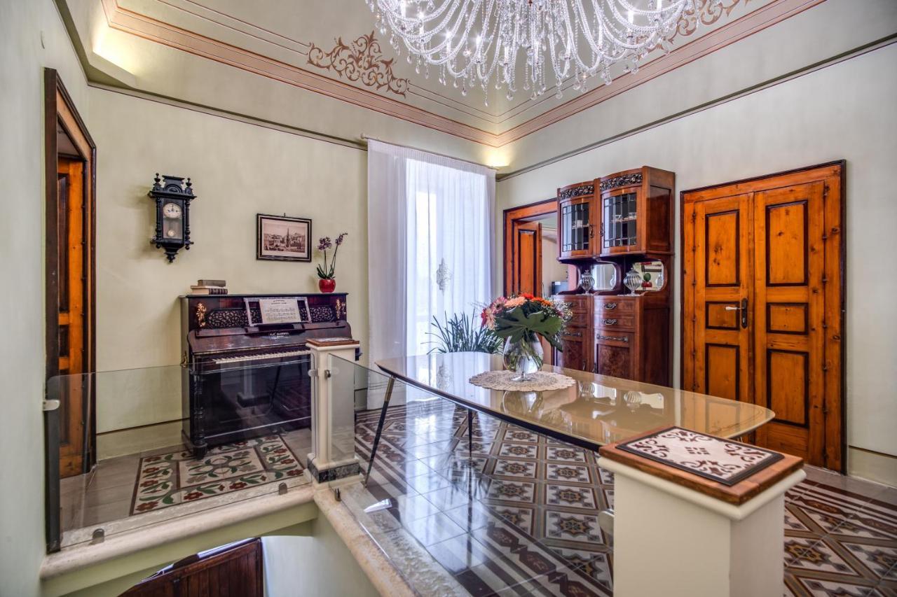 オストゥーニ Palazzo Stunis - Dimora Di Charme Bed & Breakfast エクステリア 写真