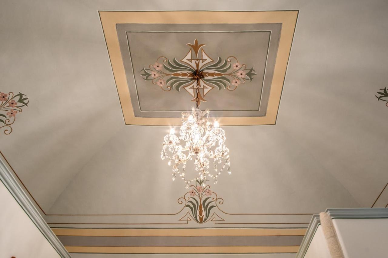 オストゥーニ Palazzo Stunis - Dimora Di Charme Bed & Breakfast エクステリア 写真