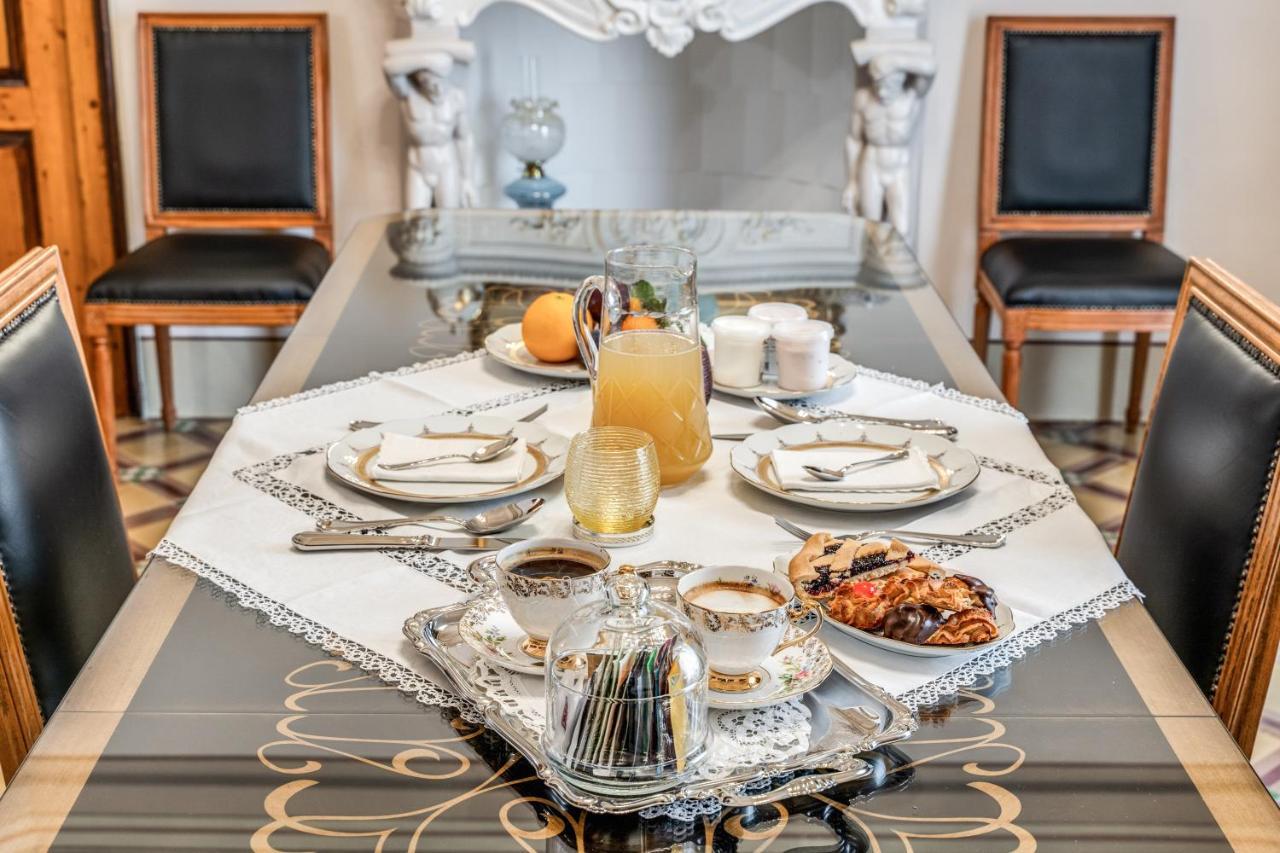 オストゥーニ Palazzo Stunis - Dimora Di Charme Bed & Breakfast エクステリア 写真