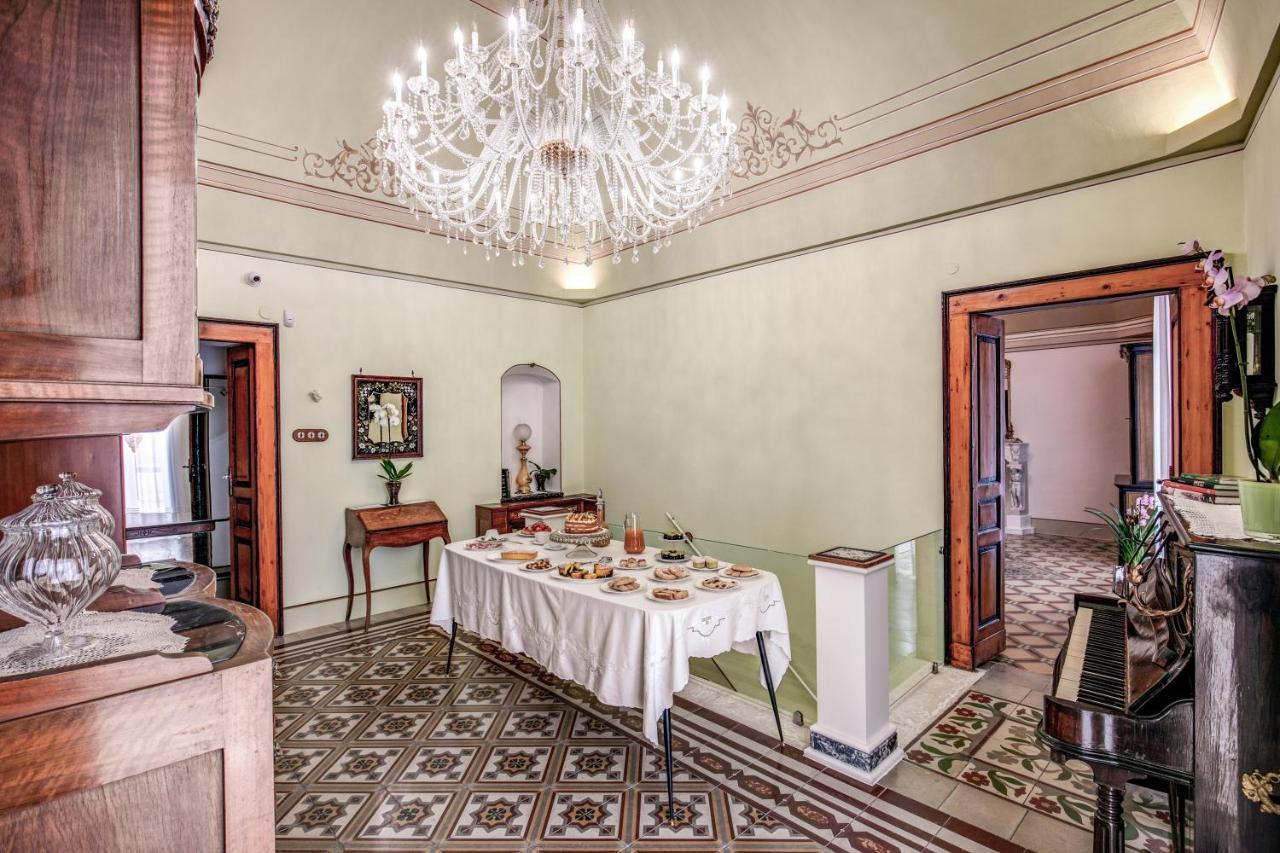 オストゥーニ Palazzo Stunis - Dimora Di Charme Bed & Breakfast エクステリア 写真