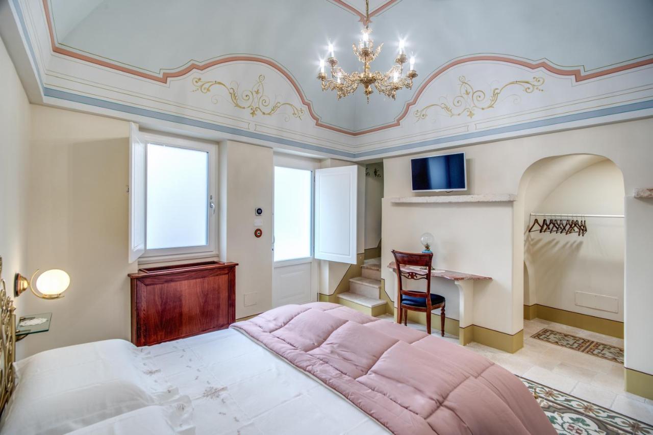 オストゥーニ Palazzo Stunis - Dimora Di Charme Bed & Breakfast エクステリア 写真