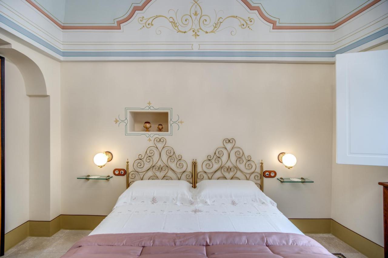 オストゥーニ Palazzo Stunis - Dimora Di Charme Bed & Breakfast エクステリア 写真
