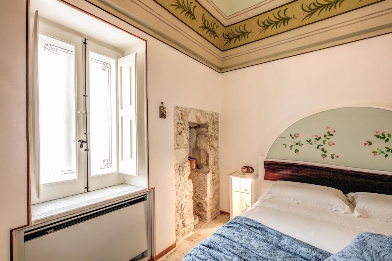 オストゥーニ Palazzo Stunis - Dimora Di Charme Bed & Breakfast エクステリア 写真