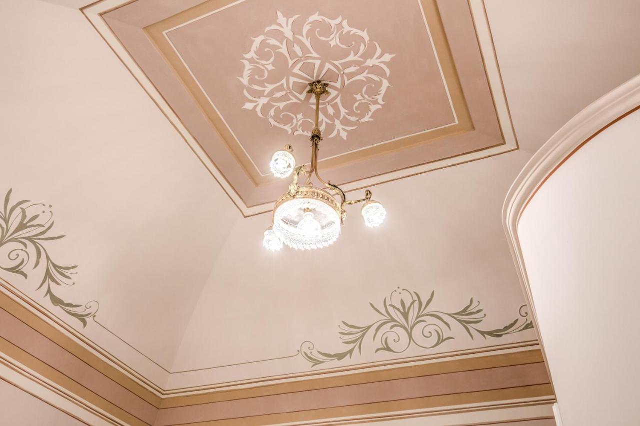 オストゥーニ Palazzo Stunis - Dimora Di Charme Bed & Breakfast エクステリア 写真