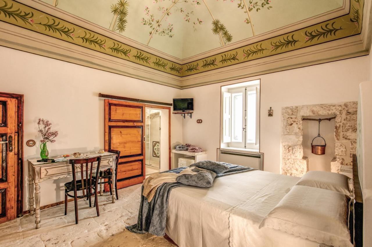 オストゥーニ Palazzo Stunis - Dimora Di Charme Bed & Breakfast エクステリア 写真