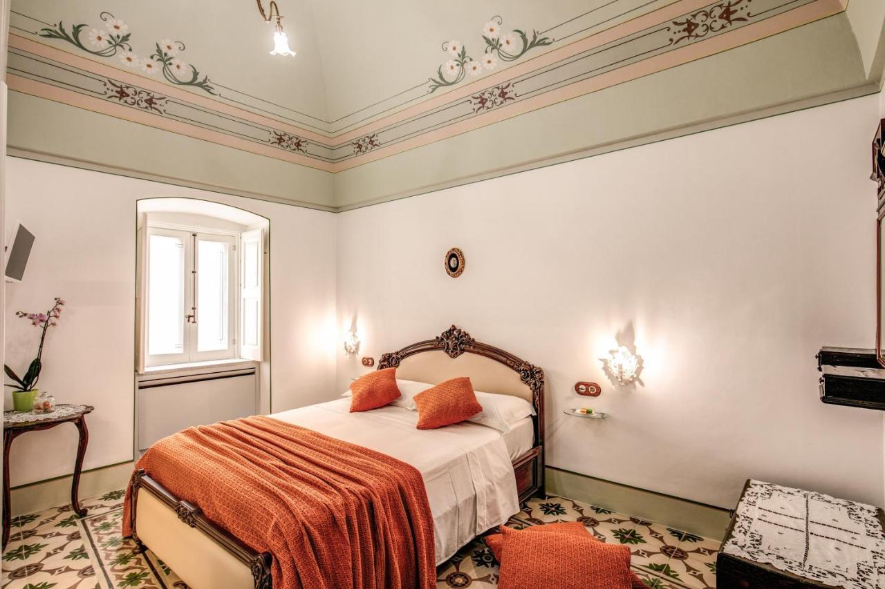 オストゥーニ Palazzo Stunis - Dimora Di Charme Bed & Breakfast エクステリア 写真