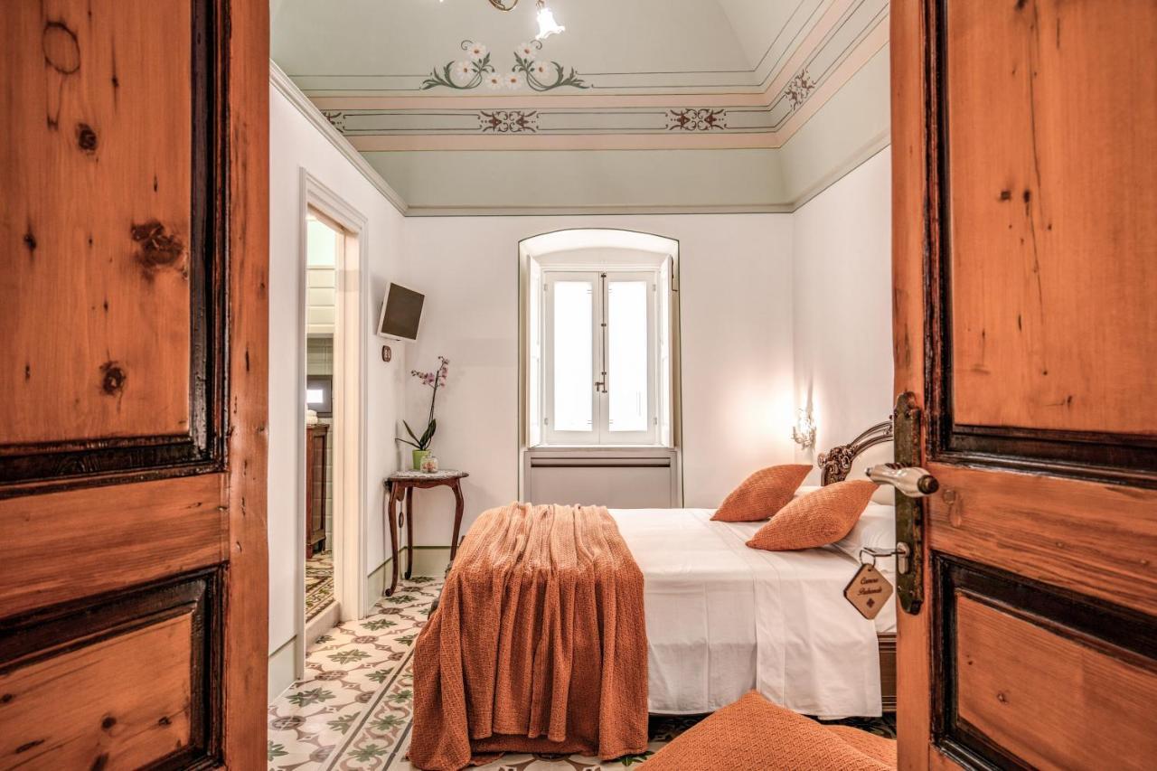 オストゥーニ Palazzo Stunis - Dimora Di Charme Bed & Breakfast エクステリア 写真
