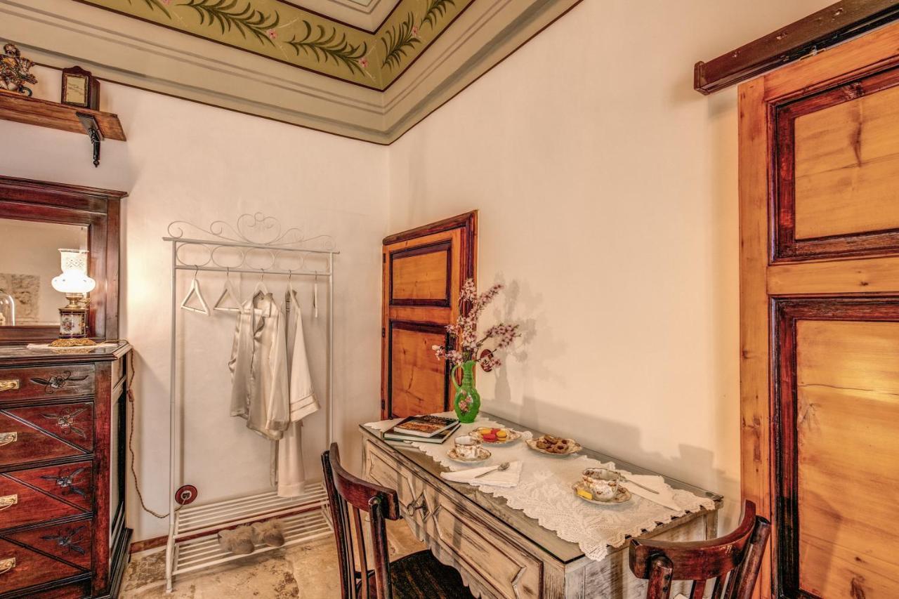 オストゥーニ Palazzo Stunis - Dimora Di Charme Bed & Breakfast エクステリア 写真